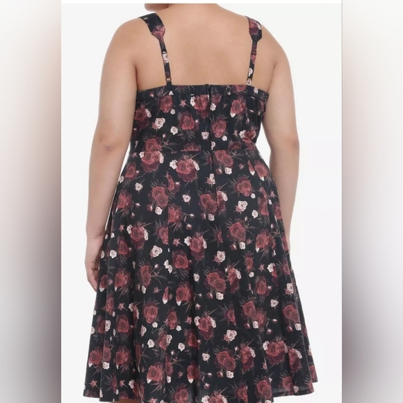 Hot Topic Whimsigoth Dark Roses Retro Dress Plus Size 1X - Picture 2 of 10